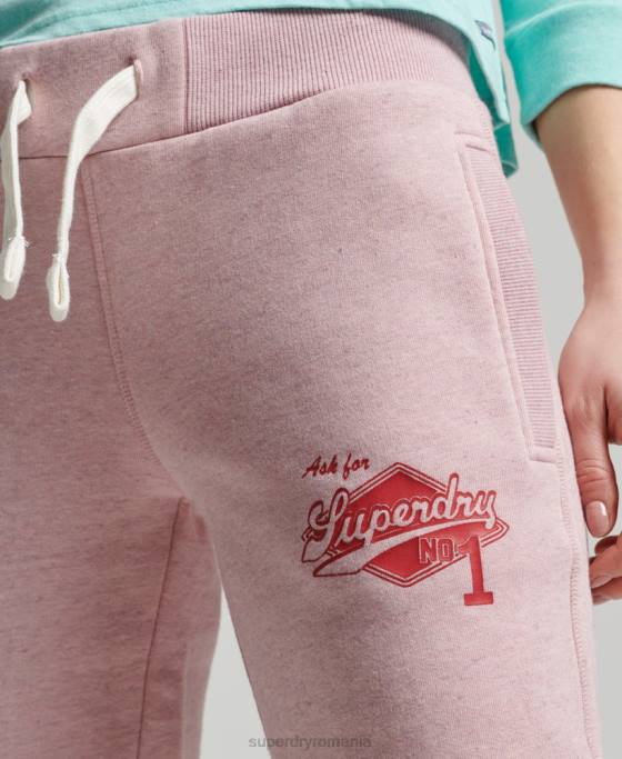 Superdry Joggeri colegiali în stil script vintage îmbrăcăminte roz femei JX0Z6577