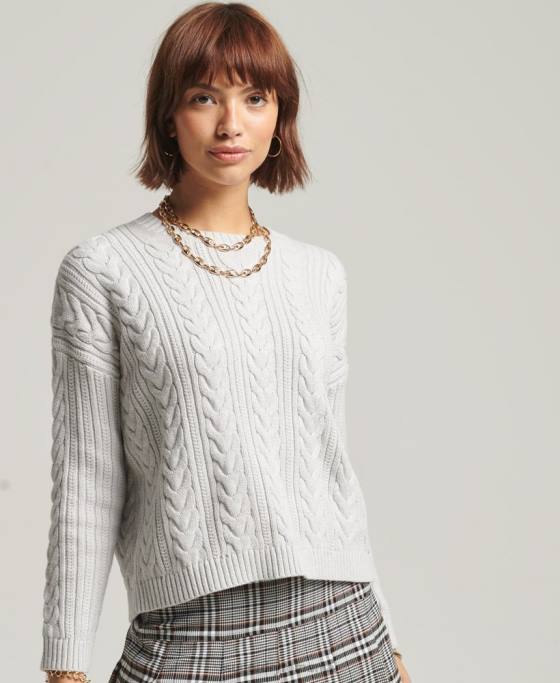 Superdry pulover cu umăr căzut tricot cu cablu cu gâtul opus îmbrăcăminte gri deschis femei JX0Z4024