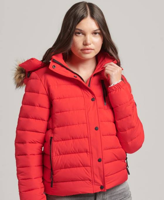 Superdry jachetă puf scurtă cu glugă din blană artificială îmbrăcăminte roșu femei JX0Z5571